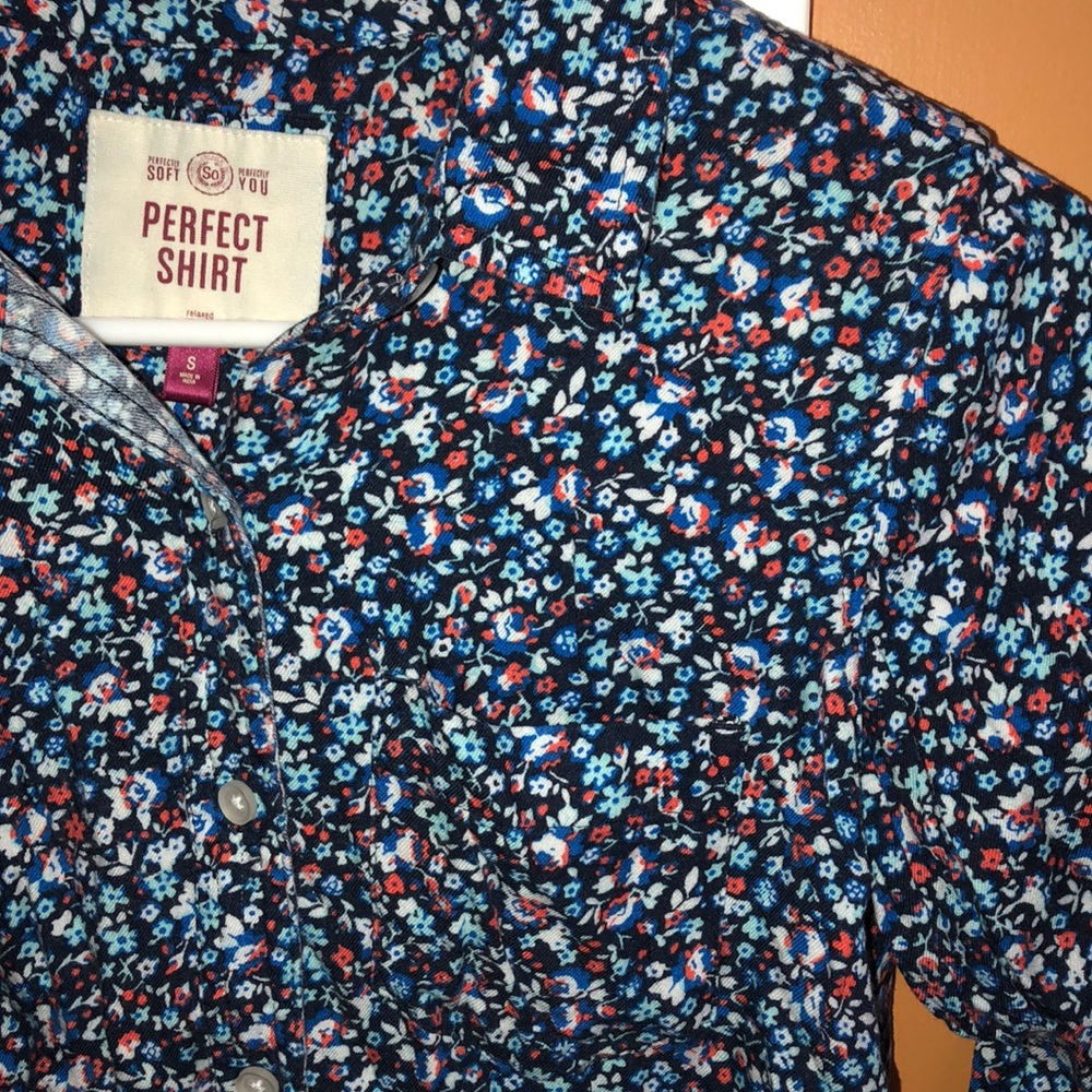 Long-sleeve floral button up SIZE: S